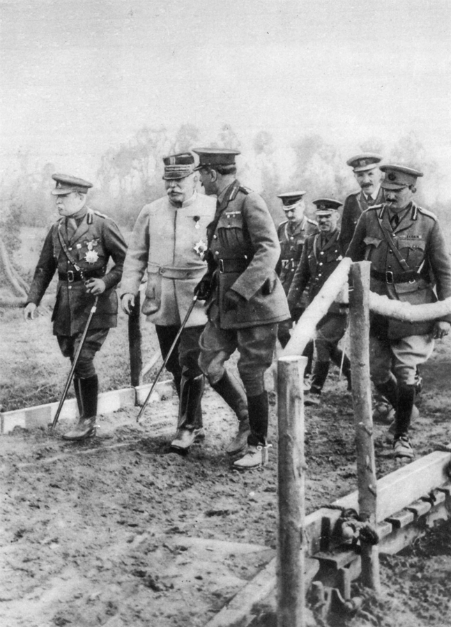 Generals French, Joffre and Haig at the Front (right to left order), 1915. Source: Wikipedia.