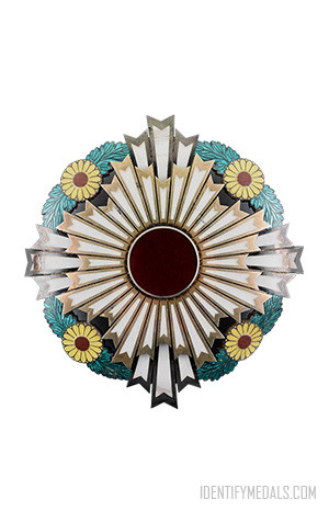 Japanese Military Medals - The Order of the Chrysanthemum