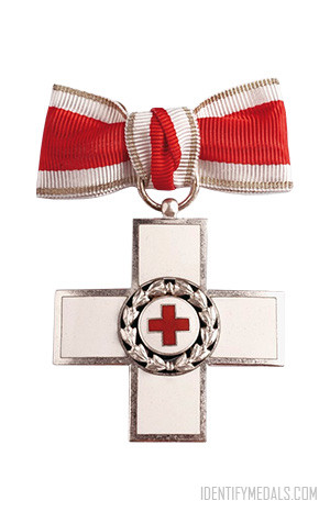 sofa Flad Beregn The German Red Cross Decoration - Red Cross Medals & Awards