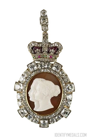 British Orders of Knighthood: The Royal Order of Victoria and Albert