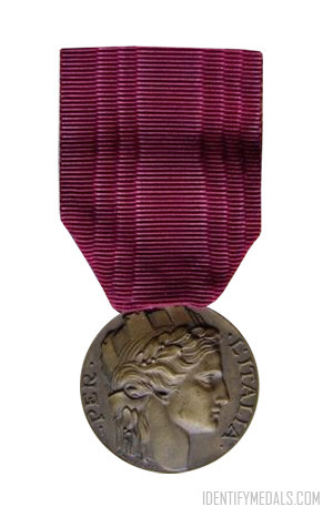 Italian WW2 Medals: The Medal for Volunteers of the War 1940-45