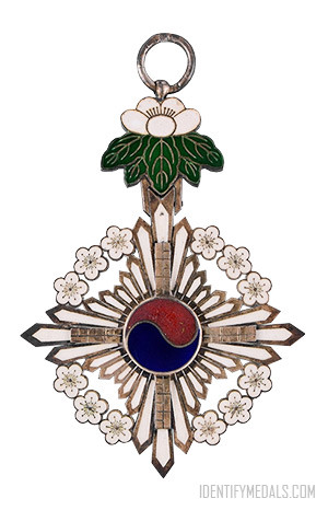 Medals of the Korean Empire: The Order of the Gold Cheok or Golden Ruler