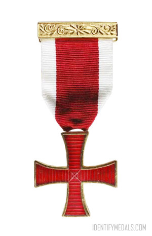 The Masonic Knights Templar Breast Jewel - Medals & Jewels