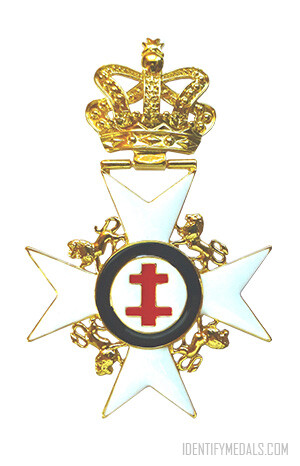 The Masonic Knights Templar Past Preceptor Jewel